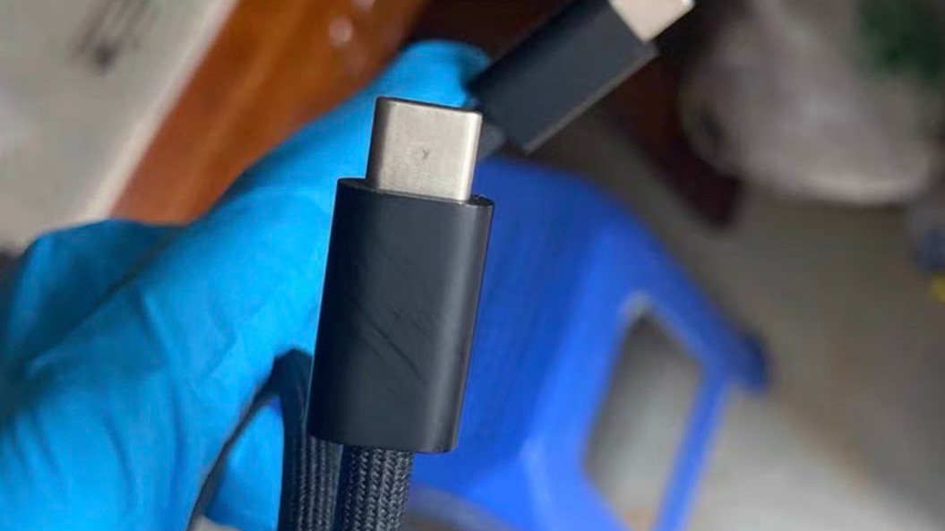 Инсайдер: Apple тестирует кабель для iPhone 15 Pro c поддержкой Thunderbolt