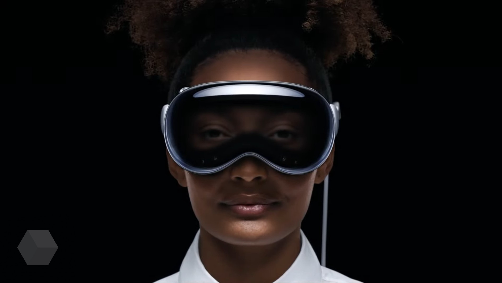 Apple представила Vision Pro — свою первую AR-гарнитуру